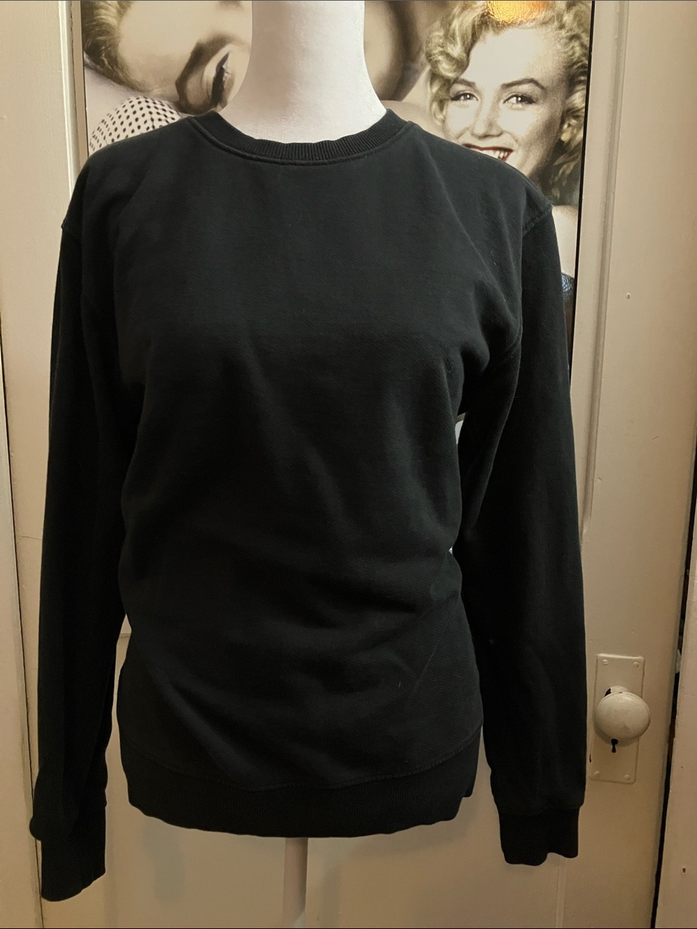KOTN-Classic Women's Crewneck Sweater - Black-small
